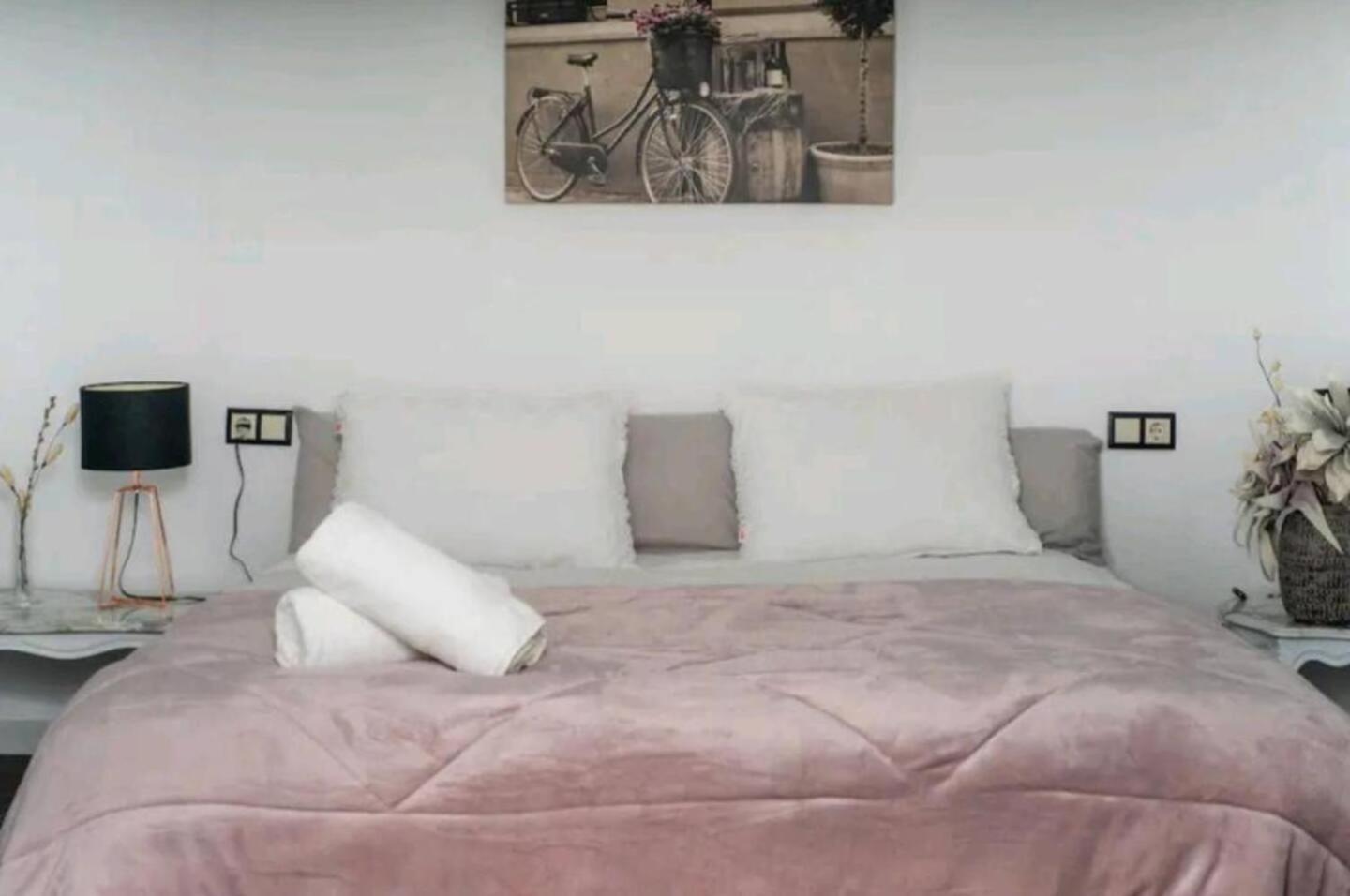 Stylish & Fully Furnished 3 Bedrooms Flat -4 Min Walk To Beautiful Beach Alicante Exterior photo